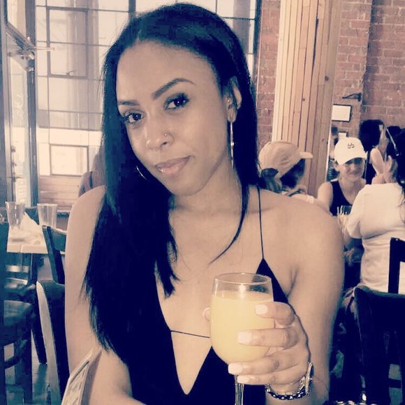 Meet your Posher, Danielle - Picture 1 of 1